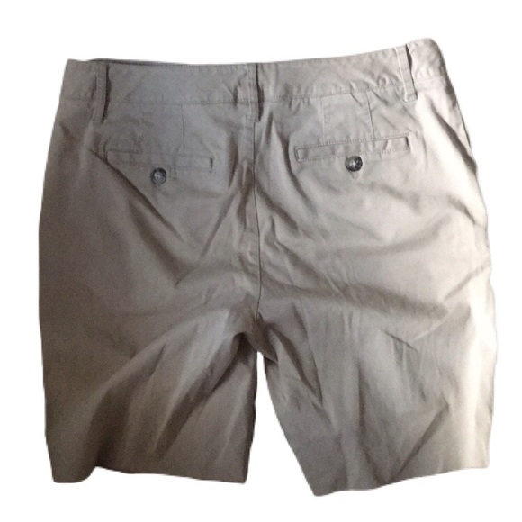 a.n.a (a new approach) Khaki Shorts, Size 4 - Picture 2 of 6